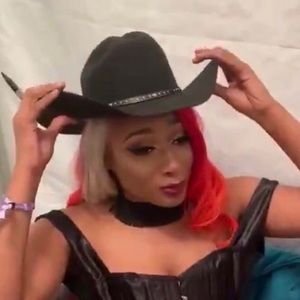 Meet your Posher, Hajer